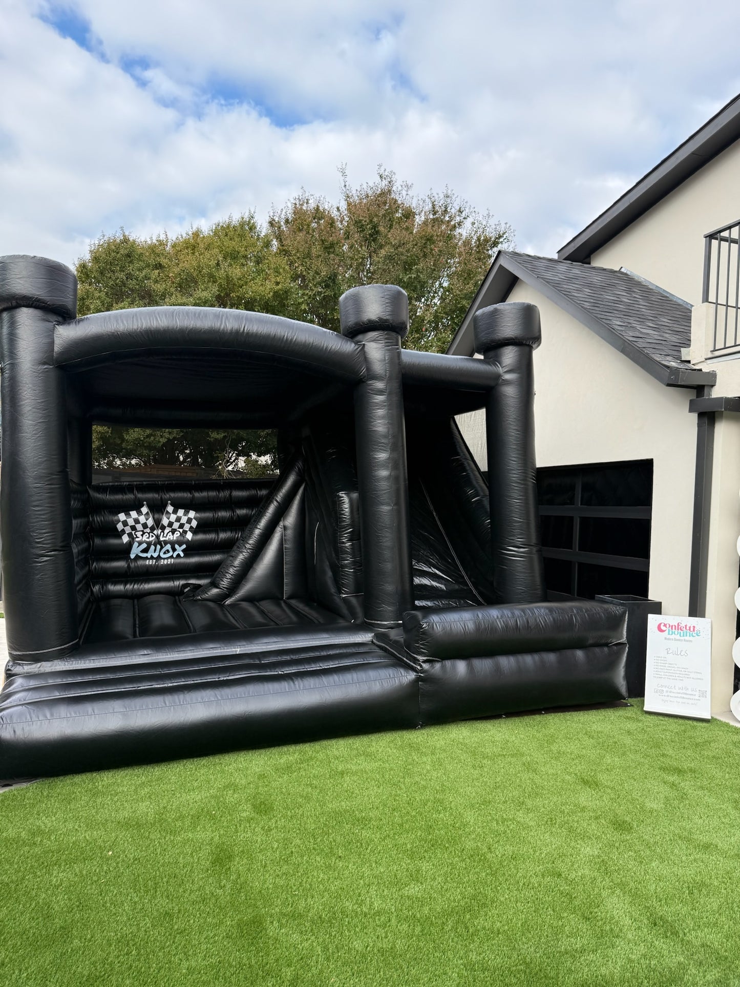 Dallas and Fort Worth bounce houses. White bounce houses, modern bounce houses, and bubble houses.