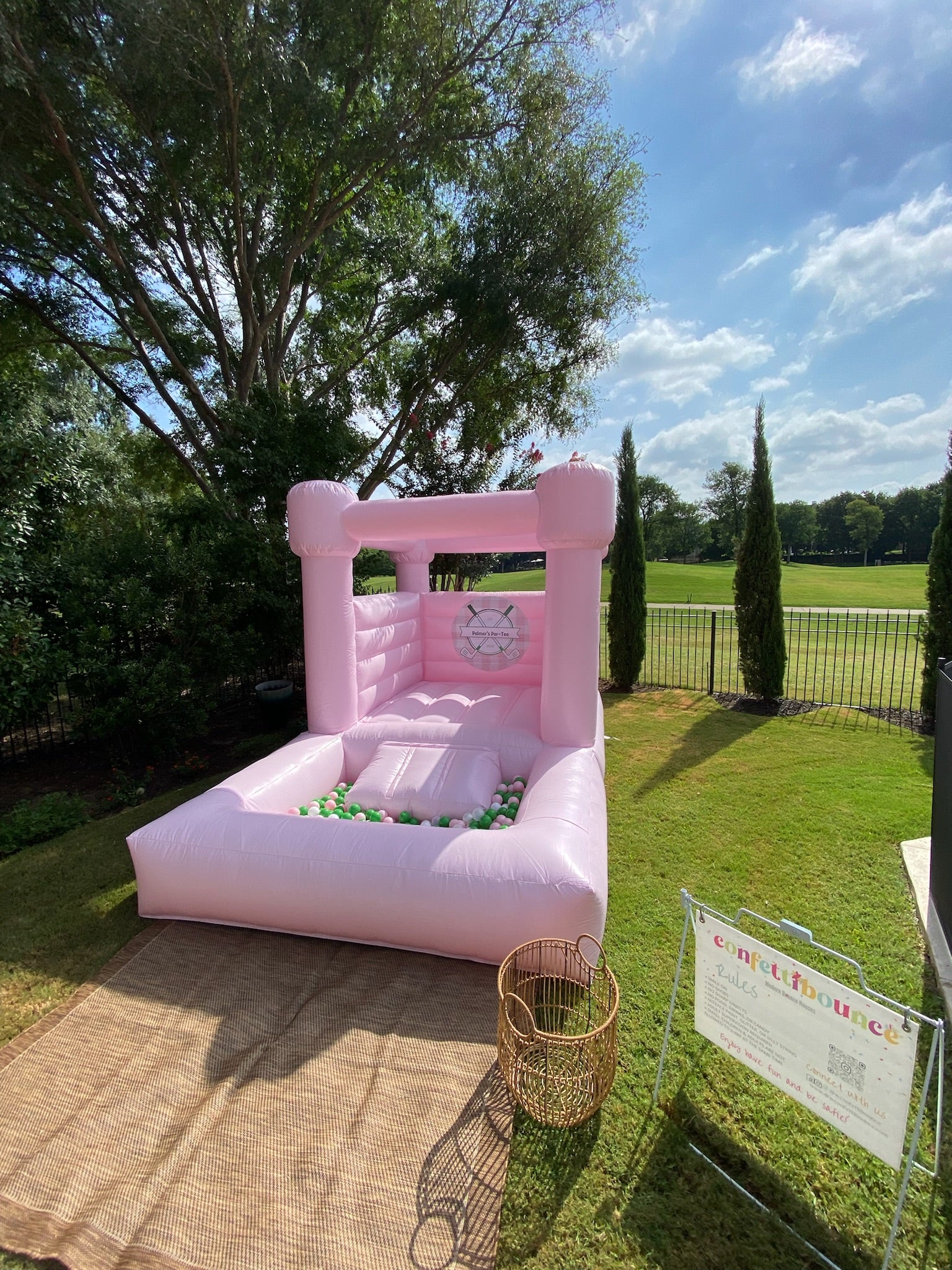 Dallas and Fort Worth modern bounce houses. White bounce houses, toddler bounce house, modern and slide bounce houses, white bounce house, modern bounce house dfw, modern bounce house Arlington TX , modern bounce house dallas, modern bounce rental, and bubble houses, pink bounce house