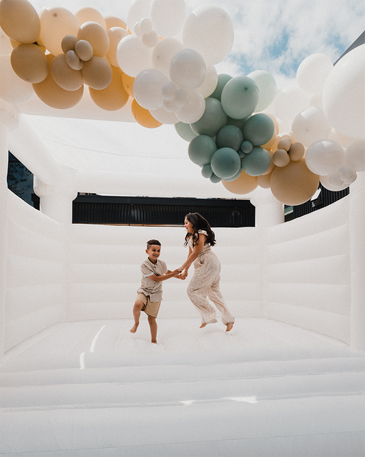 Looking for a modern bounce house near me? DFW Confetti Bounce Inc. specializes in providing the ultimate bounce house experience for parties and events.  