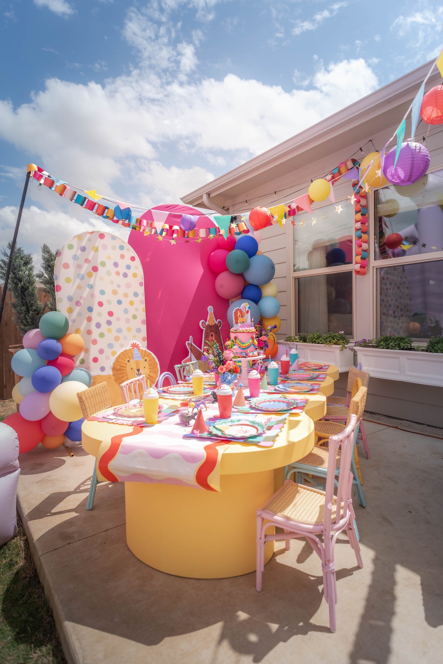 Bubbles kids table