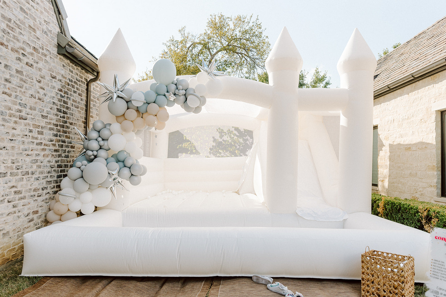 Dallas and Fort Worth bounce houses. White bounce houses, modern and slide bounce houses and bubble houses.