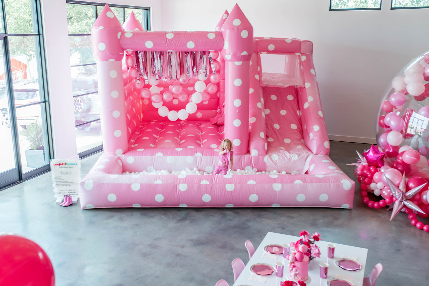 Dallas and Fort Worth bounce houses. White bounce houses, white bounce house, modern and slide bounce houses and bubble houses. modern bounce house rental dfw